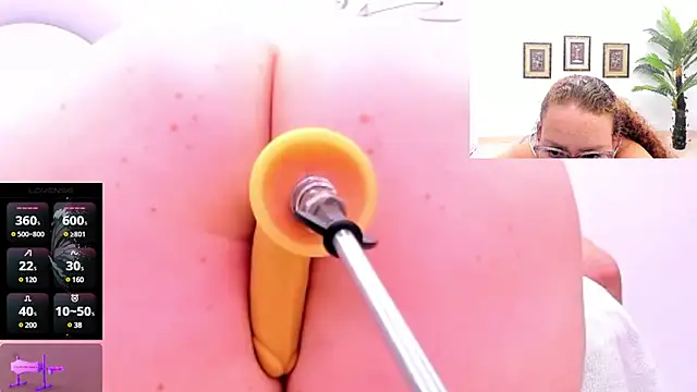 Paulina Davis  online show from March 12, 2025, 10:05 am