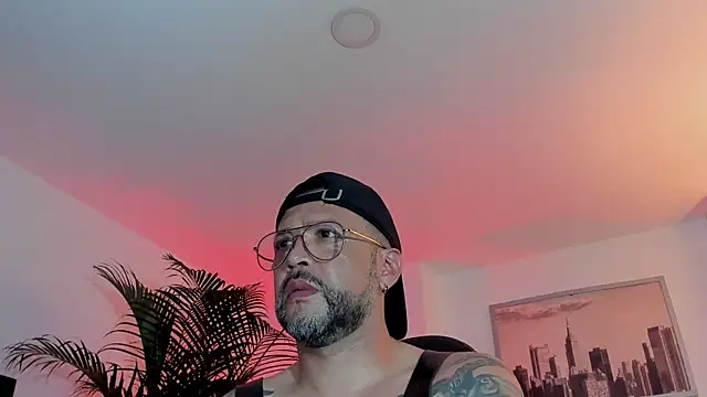 MrFrank tattoo online show from December 4, 2024, 1:36 am