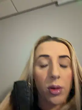 Strongqueen online show from February 12, 2026, 8:26 pm