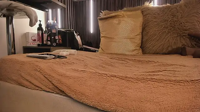  rebecca1 online show from April 9, 2026, 1:27 am