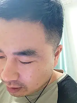 guozuo online show from October 4, 2025, 4:38 pm