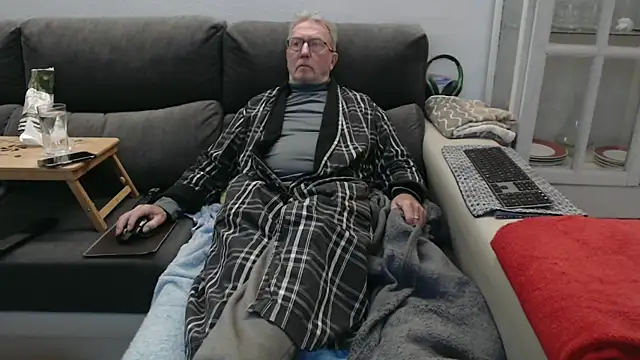 Nudelschwanz online show from March 1, 2026, 6:43 pm