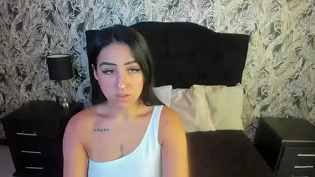 Isa And Natasha online show from April 16, 2026, 1:23 pm