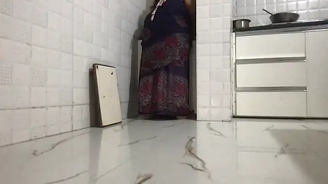 Snapshot of Riyasingh9 chatting on September 30, 2025, 3:33 am Riyasingh9 online show from September 30, 2025, 3:33 am