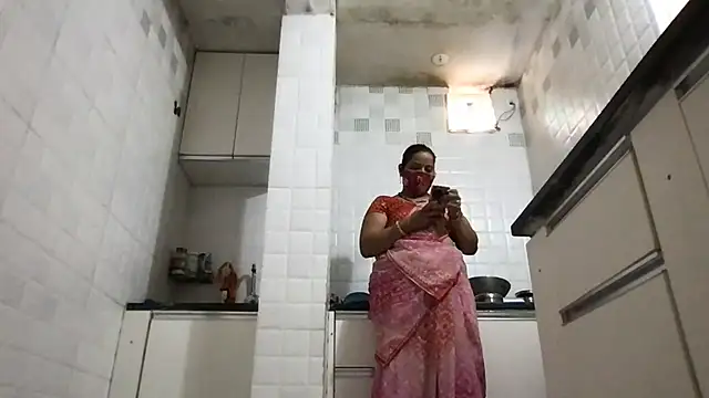 Snapshot of Riyasingh9 chatting on November 1, 2025, 3:41 am Riyasingh9 online show from November 1, 2025, 3:41 am