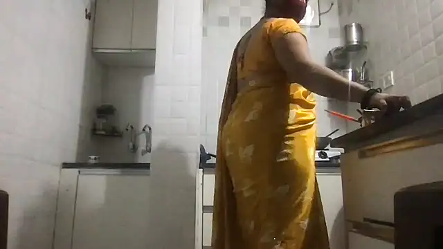 Riyasingh9 online show from August 6, 2026, 4:14 am