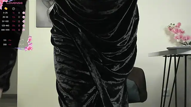 PoisonEvelyn online show from December 19, 2025, 10:55 am