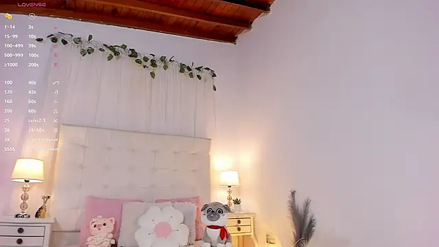 Snapshot of tatikiss_ chatting on October 15, 2025, 11:43 am tatikiss online show from October 15, 2025, 11:43 am