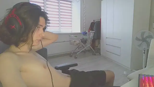 Snapshot of CandyChell chatting on December 2, 2024, 5:48 am CandyChell online show from December 2, 2024, 5:48 am