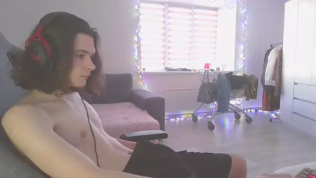 Snapshot of CandyChell chatting on December 24, 2024, 10:55 am CandyChell online show from December 24, 2024, 10:55 am