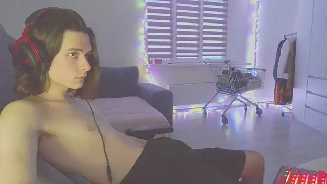 Snapshot of CandyChell chatting on December 28, 2024, 11:52 am CandyChell online show from December 28, 2024, 11:52 am