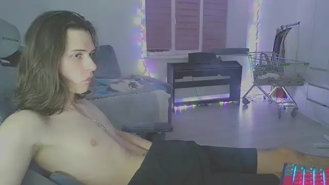 Snapshot of CandyChell chatting on March 5, 2025, 4:35 pm CandyChell online show from March 5, 2025, 4:35 pm