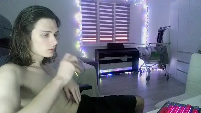 Snapshot of CandyChell chatting on March 16, 2025, 2:44 pm CandyChell online show from March 16, 2025, 2:44 pm