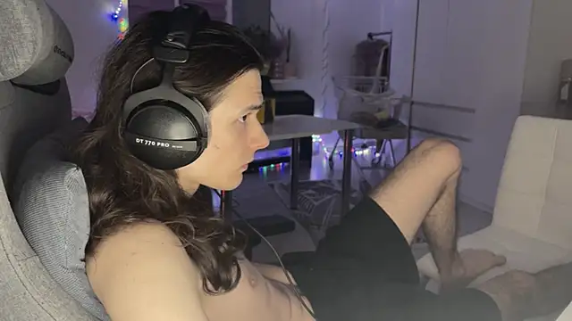 CandyChell online show from February 13, 2026, 3:19 pm