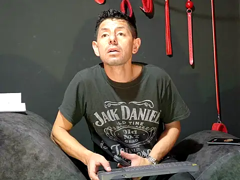 Snapshot of max_power1 chatting on November 8, 2025, 8:29 pm max power1 online show from November 8, 2025, 8:29 pm