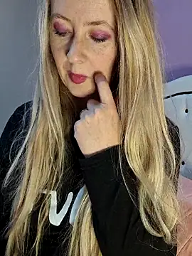 Snapshot of VictoriaMiami chatting on November 10, 2025, 11:42 am VictoriaMiami online show from November 10, 2025, 11:42 am