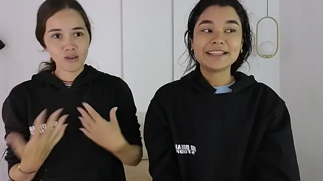 sexychanell 18 online show from November 15, 2025, 1:18 pm