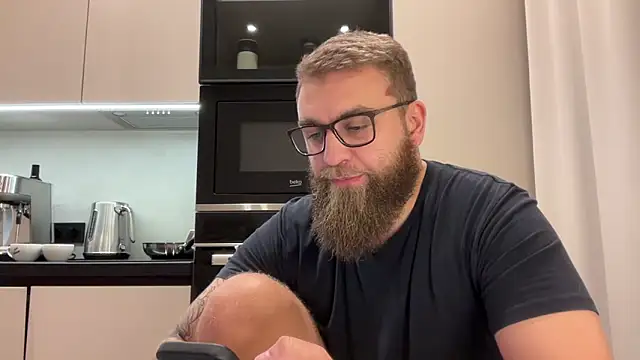 Bear bear  online show from November 24, 2025, 1:11 pm