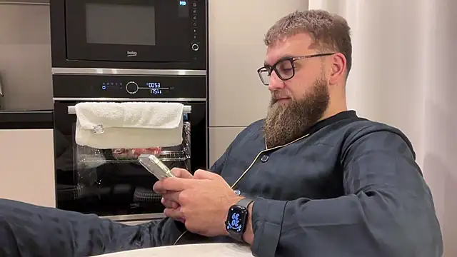 Bear bear  online show from January 5, 2026, 5:38 pm