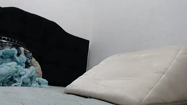 Snapshot of Emmily_Fox chatting on December 3, 2024, 11:02 pm Emmily Fox online show from December 3, 2024, 11:02 pm