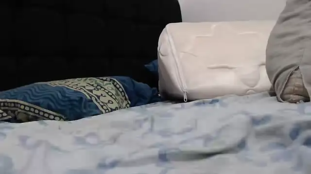 Snapshot of Emmily_Fox chatting on December 12, 2024, 7:37 pm Emmily Fox online show from December 12, 2024, 7:37 pm