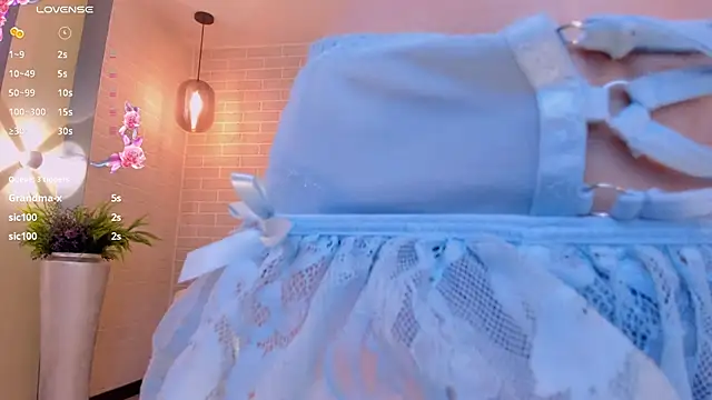 JuanitaClay online show from December 27, 2024, 3:04 pm