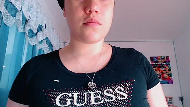 Emmy Ruiz online show from December 11, 2024, 5:26 pm