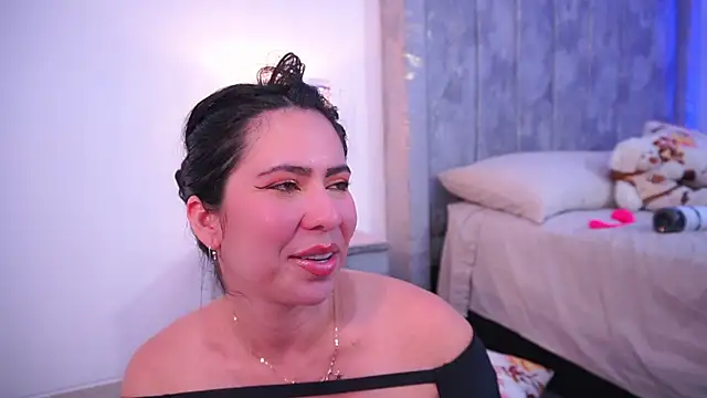 lara giraldo online show from February 22, 2025, 7:12 am