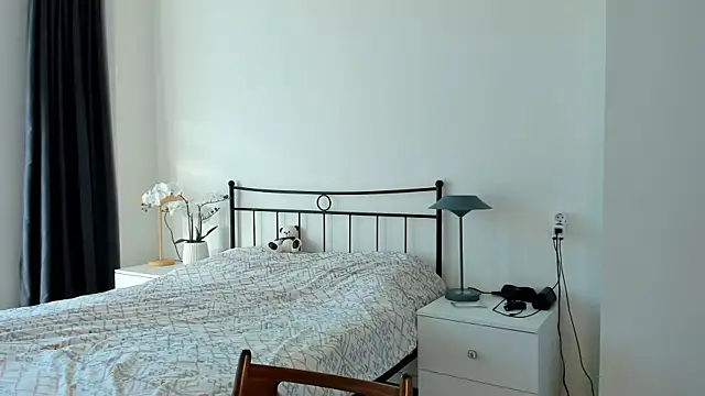 Snapshot of julias_tapes chatting on March 7, 2025, 5:51 am julias tapes online show from March 7, 2025, 5:51 am