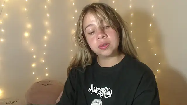 SweetSofty online show from April 14, 2026, 10:16 pm