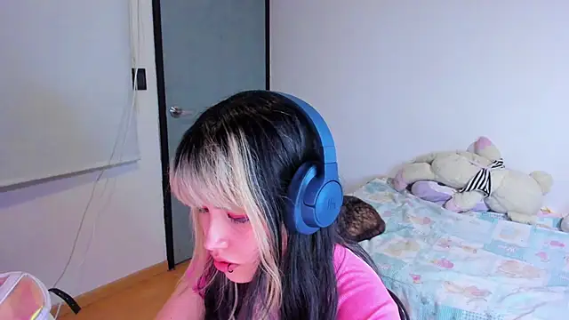 Akane-Mou online show from December 17, 2024, 7:07 am