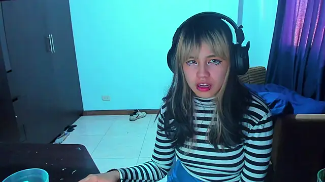 Akane-Mou online show from January 19, 2025, 2:38 pm