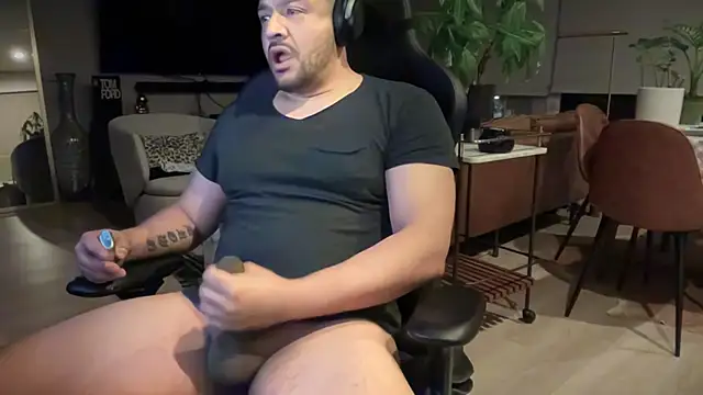 HungandThickLatin online show from March 21, 2025, 12:06 pm