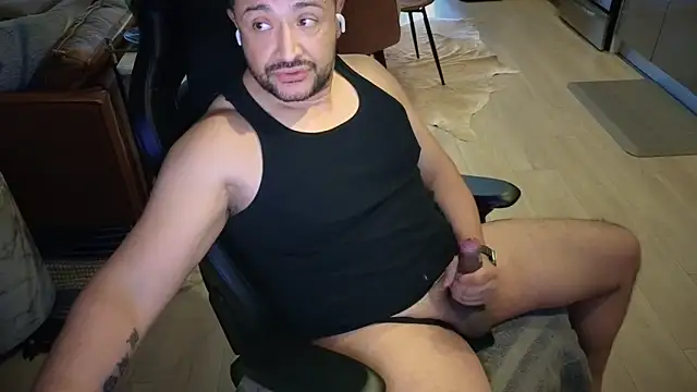 HungandThickLatin online show from November 20, 2025, 12:33 am