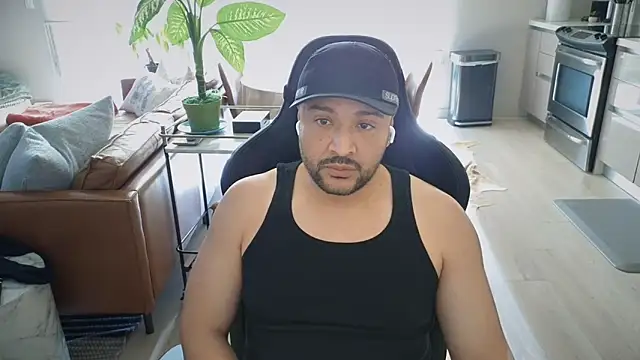 HungandThickLatin online show from November 25, 2025, 10:21 pm