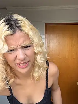 jujubinhahot online show from March 16, 2026, 1:37 pm