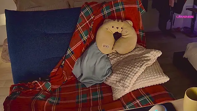 cutenessa online show from January 31, 2025, 1:02 pm