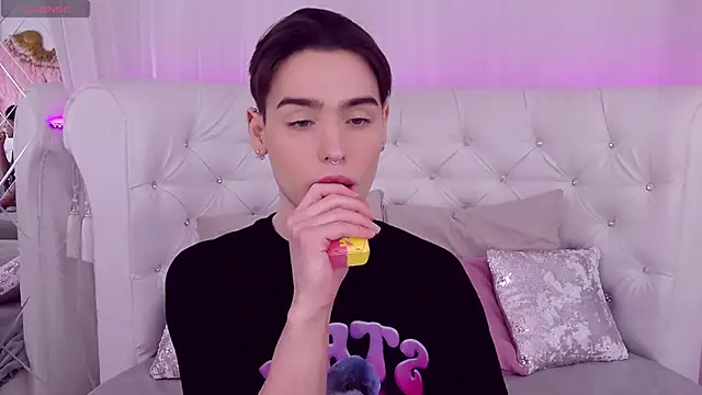 RobbyCharming online show from February 1, 2025, 7:55 pm