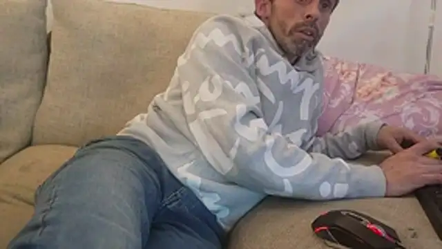 uk-bobbie-uk online show from October 29, 2025, 2:47 am