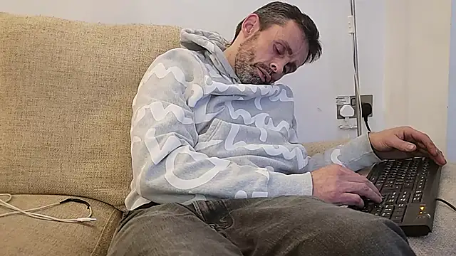 uk-bobbie-uk online show from November 17, 2025, 3:56 am