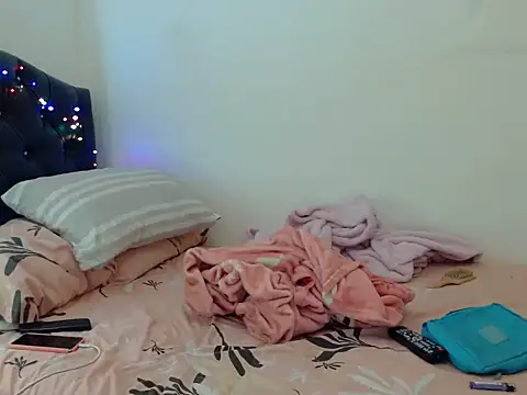 Snapshot of gooddes303salome chatting on October 3, 2025, 1:02 am gooddes303salome online show from October 3, 2025, 1:02 am