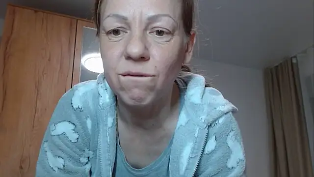 Snapshot of Popppka chatting on February 12, 2025, 6:51 pm Popppka online show from February 12, 2025, 6:51 pm