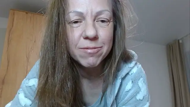 Snapshot of Popppka chatting on February 14, 2025, 7:33 pm Popppka online show from February 14, 2025, 7:33 pm