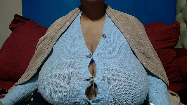 CUTEFIRMMELONSS online show from May 30, 2026, 3:58 am