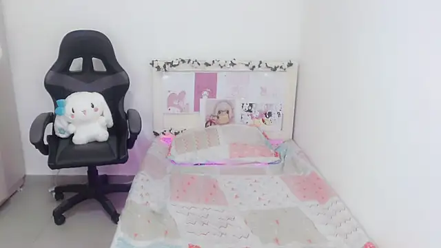 Snapshot of Youlittlepervertt_ chatting on December 23, 2024, 4:22 am Youlittlepervertt online show from December 23, 2024, 4:22 am