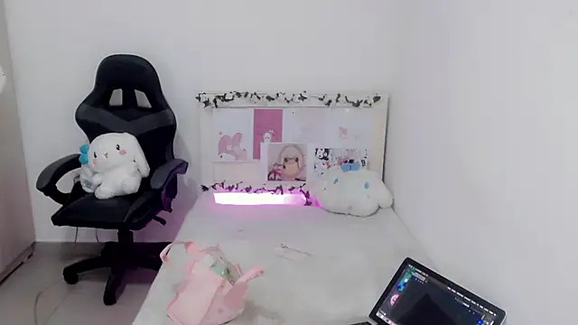 Snapshot of Youlittlepervertt_ chatting on January 4, 2025, 1:21 pm Youlittlepervertt online show from January 4, 2025, 1:21 pm