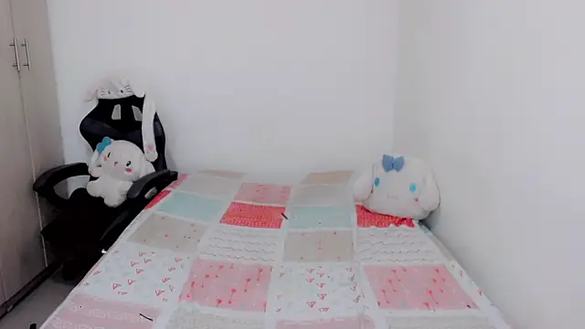 Snapshot of Youlittlepervertt_ chatting on October 14, 2025, 4:13 am Youlittlepervertt online show from October 14, 2025, 4:13 am