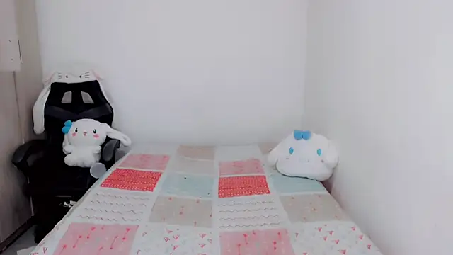 Snapshot of Youlittlepervertt_ chatting on October 21, 2025, 10:43 pm Youlittlepervertt online show from October 21, 2025, 10:43 pm