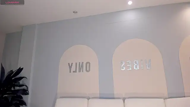 MariamRivera  online show from February 25, 2025, 3:52 am