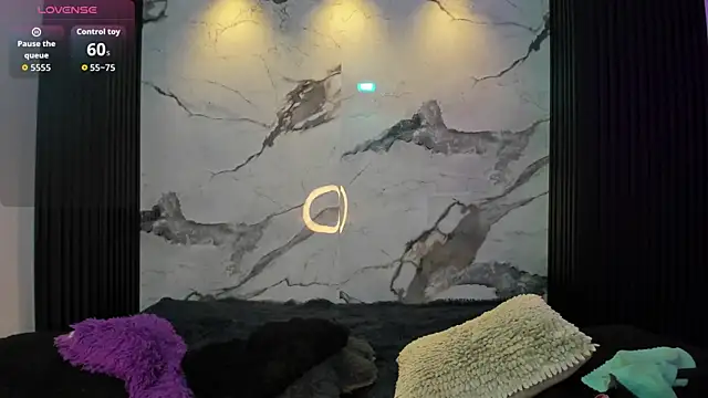 Darnellqueen online show from November 28, 2025, 4:26 am